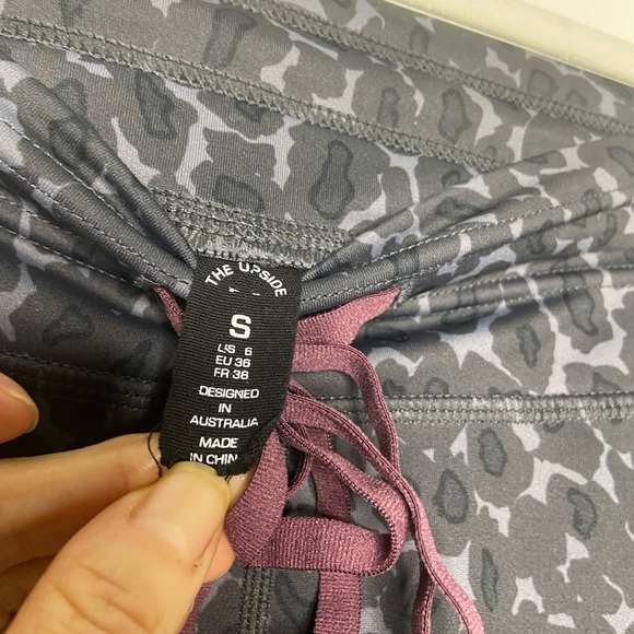THE UPSIDE Snow Leopard Drawstring Leggings Small - Picture 6 of 9